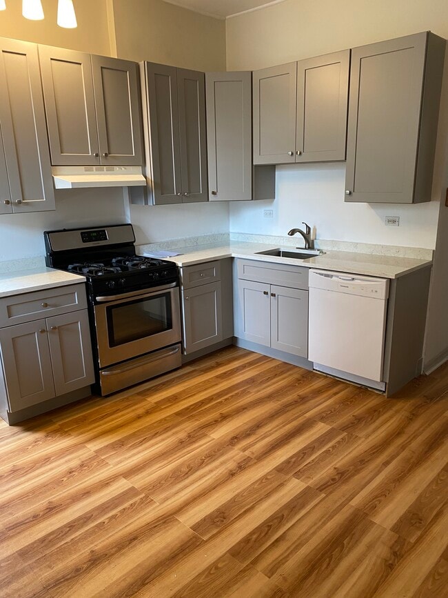 Foto del edificio - 1924 W Division St