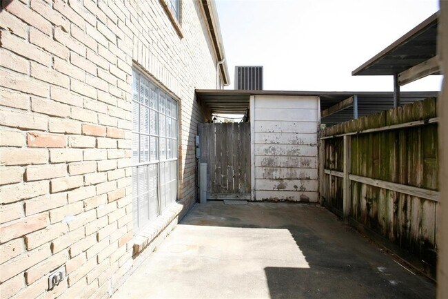 Building Photo - 4016 Belle Park Dr