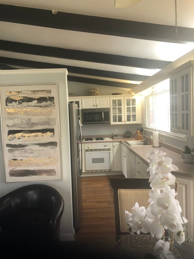 Kitchen - 5815 Chester Blvd