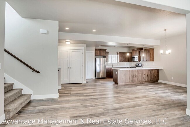 Building Photo - 3 br, 2.5 bath House - 1671 Aspen Loop