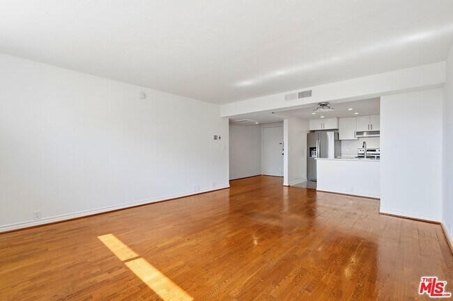 Foto del edificio - 10535 Wilshire Blvd