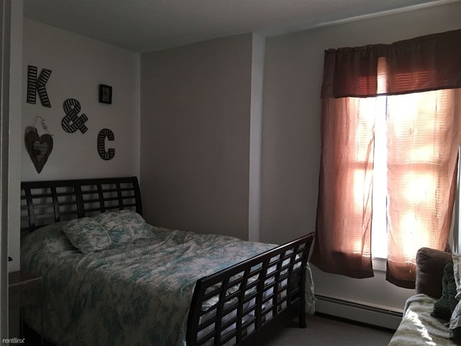 Building Photo - 74 Locust St