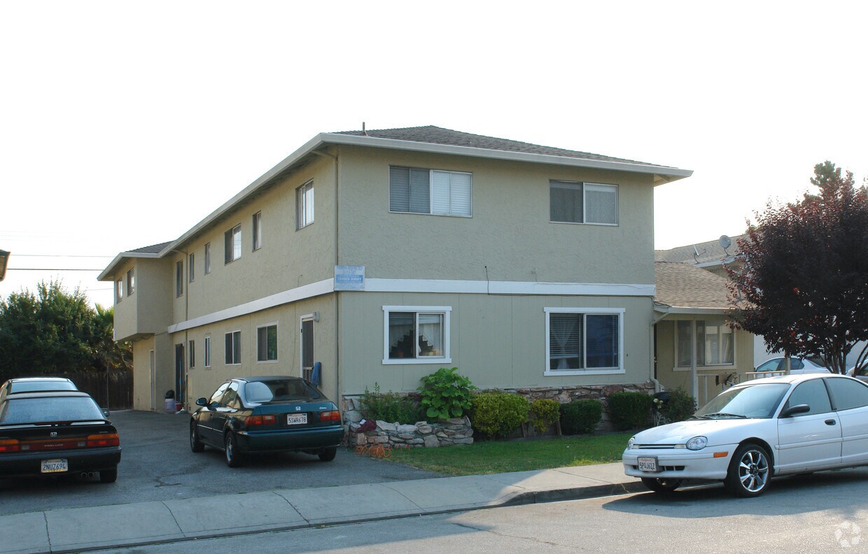 Primary Photo - 2137 Main St