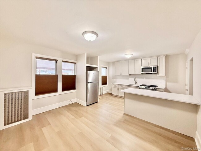 Building Photo - 678 Willis Ave