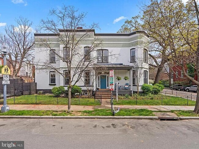 Foto del edificio - 1625 First St NE