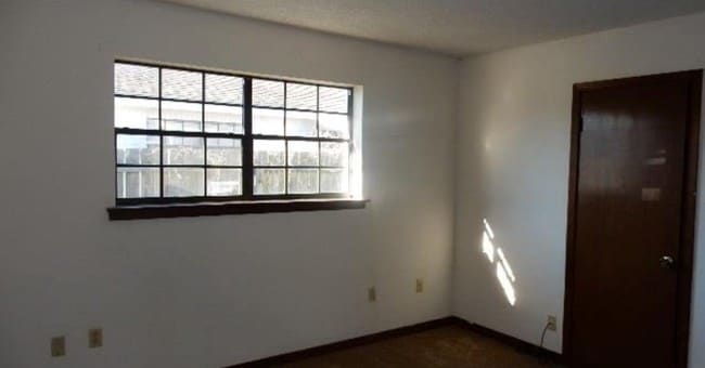 Building Photo - 2631 Manchester Dr