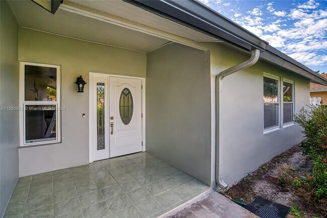 Building Photo - 9239 Southampton Pl