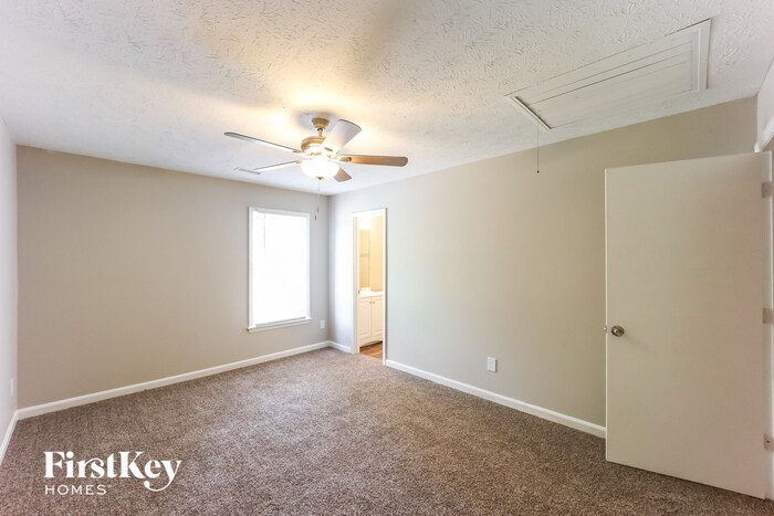 Primary Photo - 8633 Hilltop Rd