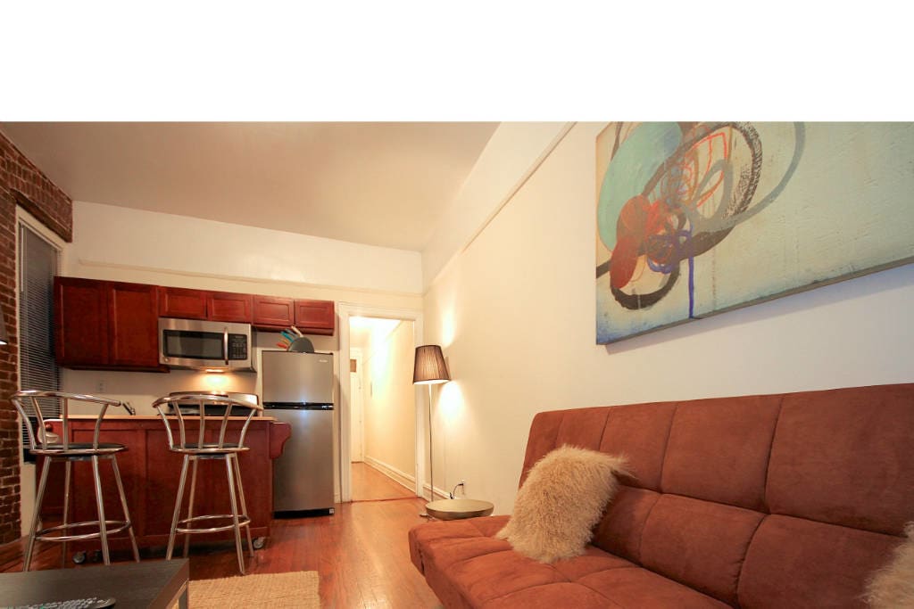 Primary Photo - 211 E 14th St