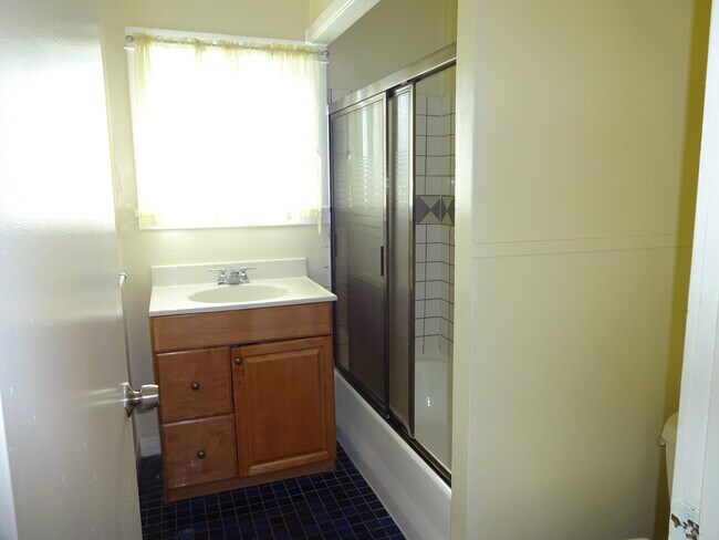 Building Photo - 2195 Mar Vista Ave