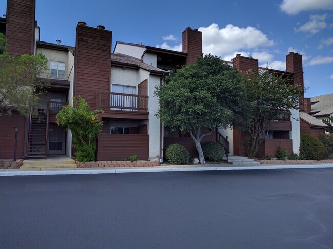 Foto del edificio - 10527 Perrin Beitel Rd