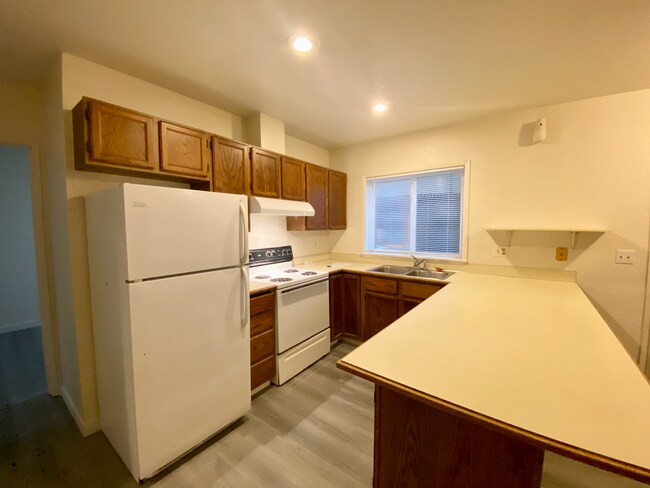 Building Photo - CASABEL 3921