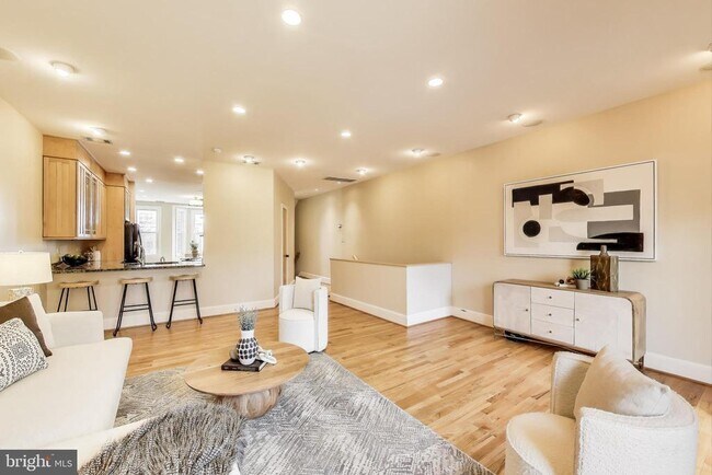 Foto del edificio - 1324 10th St NW