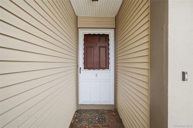 Building Photo - 5 Greenmeadow Dr