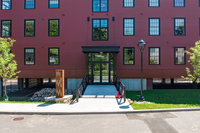 Entrada - The Edge @ Camillus Mills