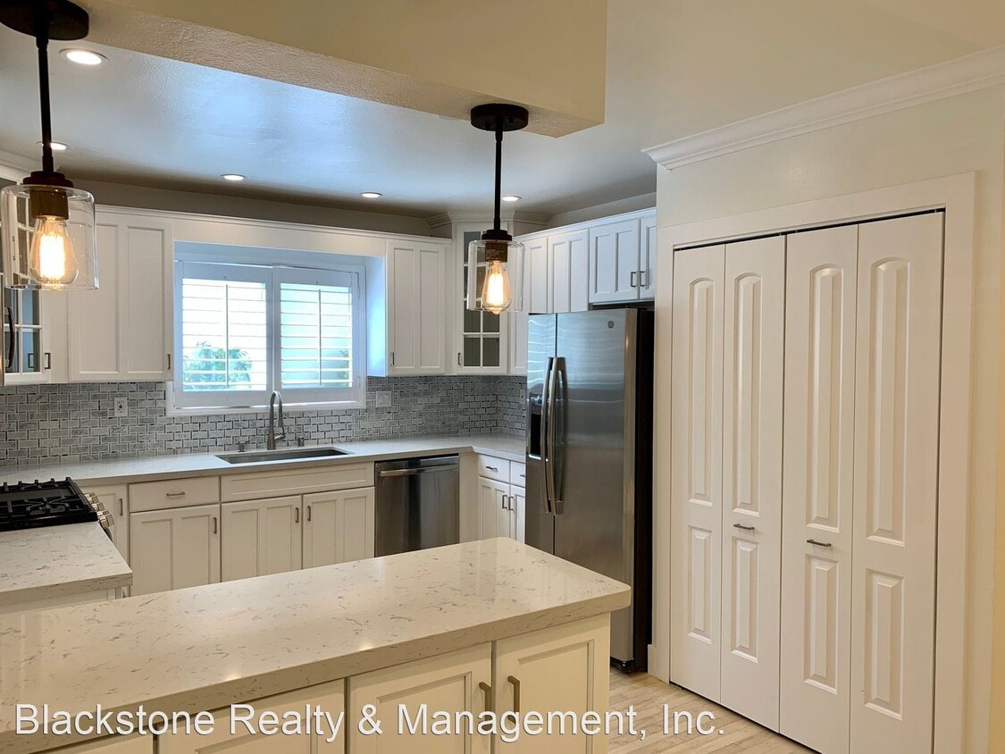 Primary Photo - 11507 Moorpark St