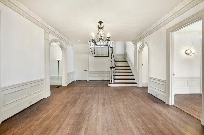 Building Photo - 50 Overhill Rd