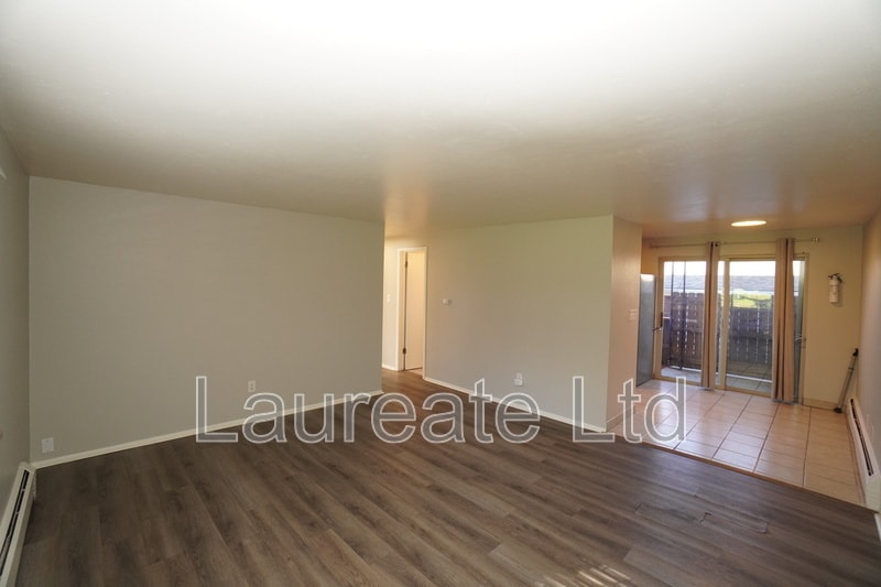 Photo - 761 Oak St
