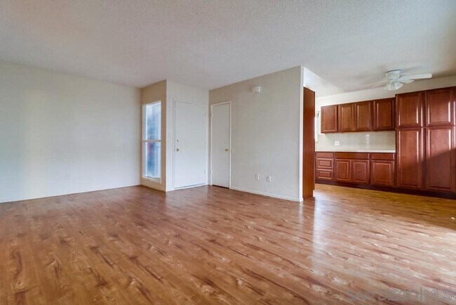 Foto del edificio - 8562 Hurlbut St