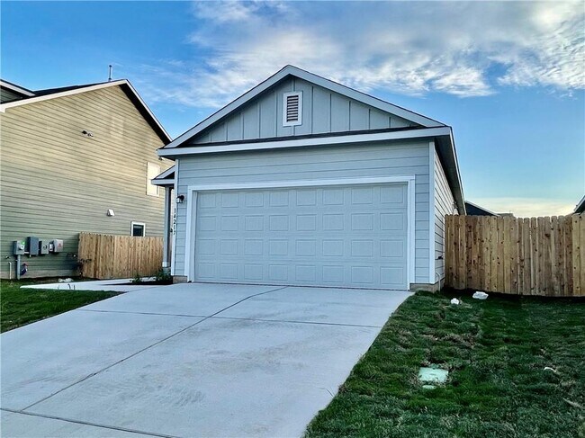 Foto del edificio - 14217 Lyndora Ln