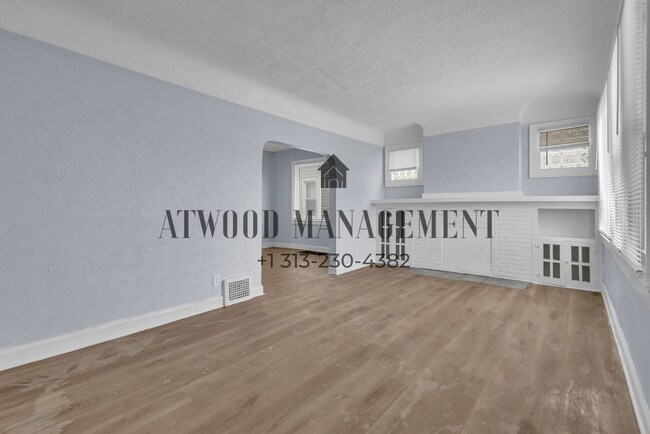 Foto del edificio - This beautifully updated 4-bedroom, 1-bath single-family home is ready for move-in!