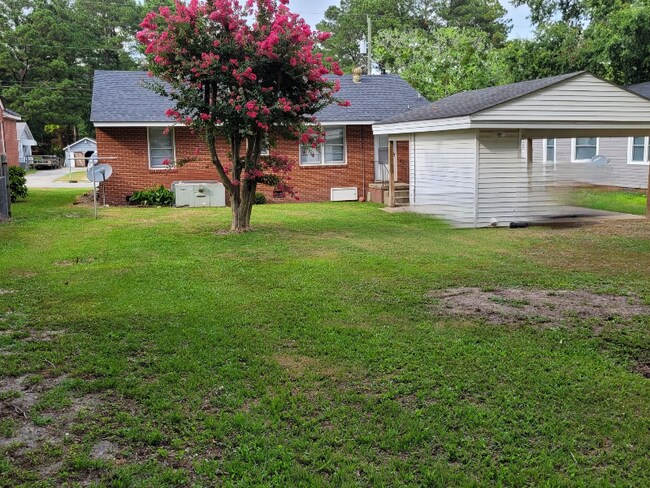 Foto del edificio - 811 Paul St