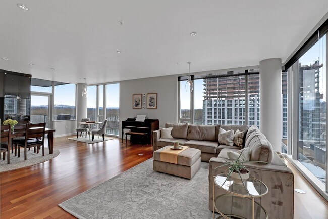 Foto del edificio - Elegant South Waterfront with 2 Parking Sp...