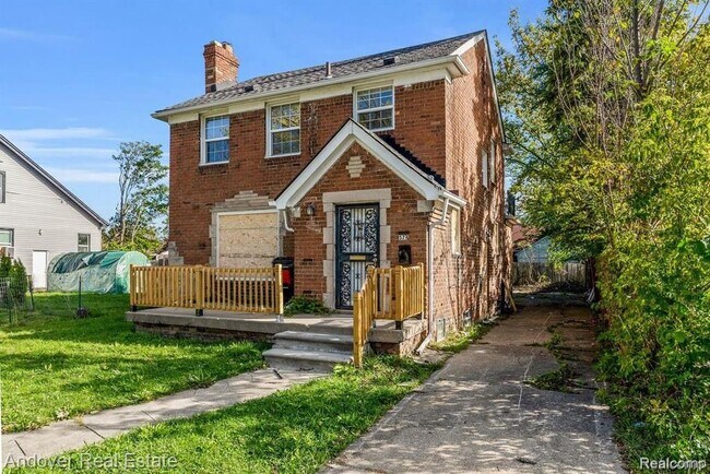 Building Photo - 5574 Buckingham