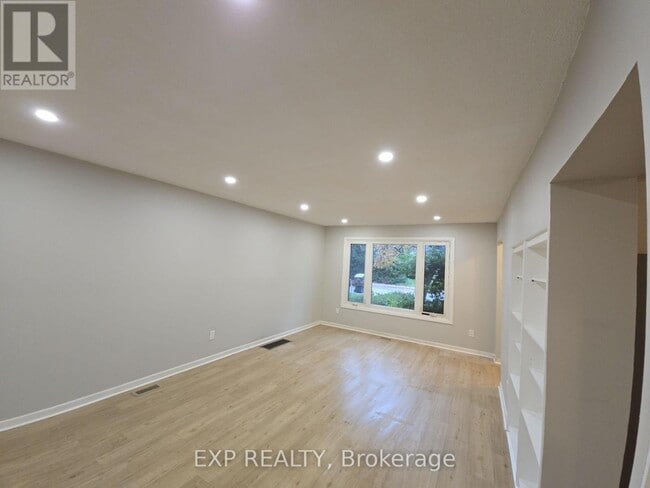 Photo du bâtiment - 89 Wellington St E