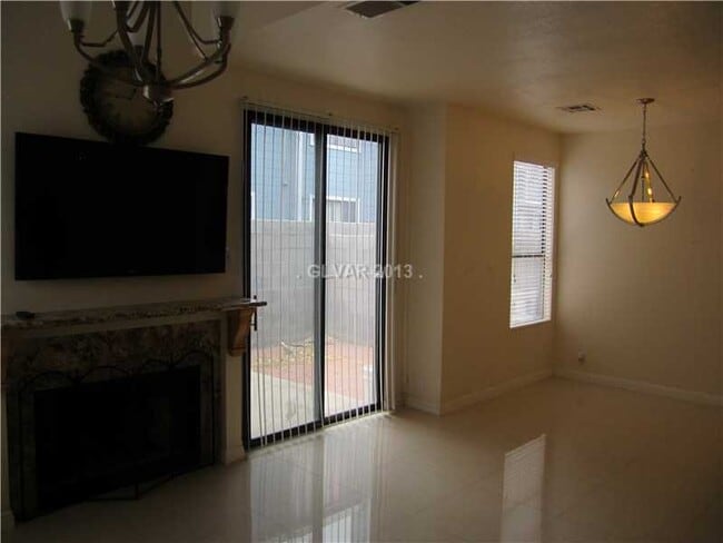 Building Photo - 5033 Vivaldi Dr