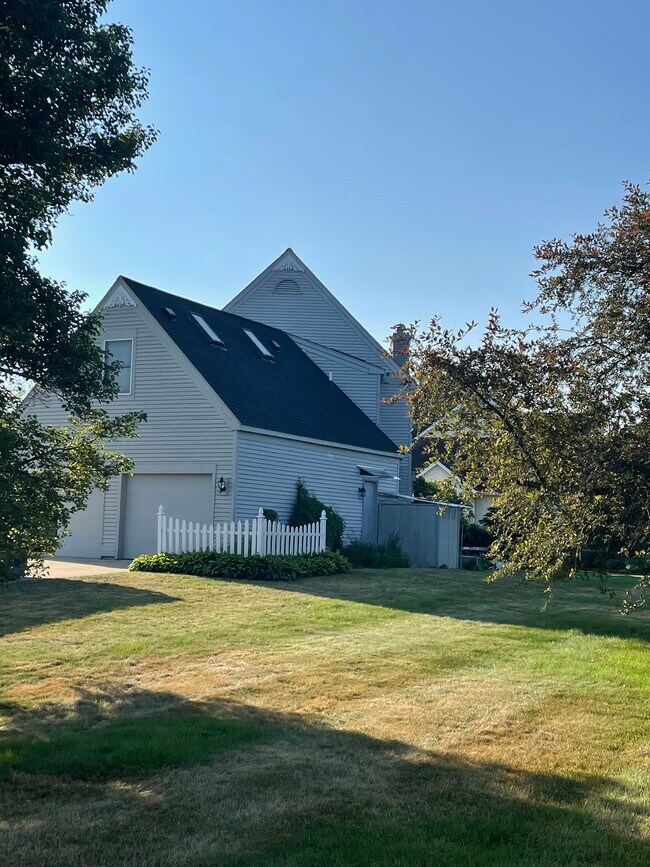 Foto del edificio - 6349 Woodhall Ct