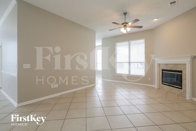 Building Photo - 5372 Chestnut Lake Dr