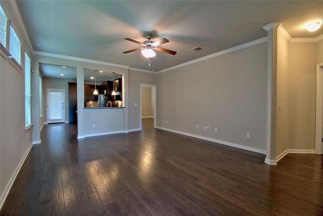Building Photo - 504 Hummingbird Ln