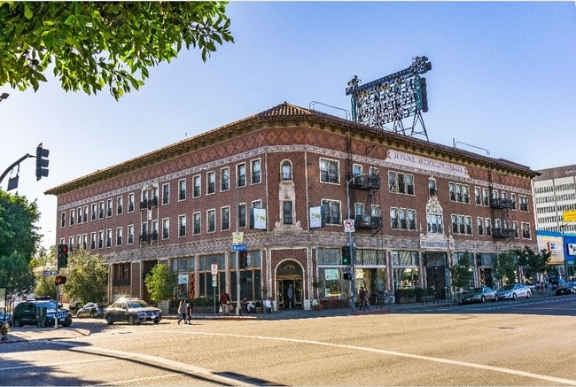 Building Photo - Jensen's Recreation Center Apts...Gorgeous...
