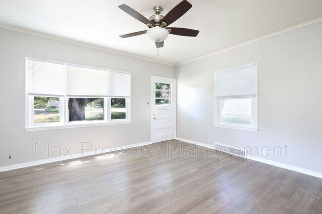 Foto del edificio - 8717 Urbandale Ave