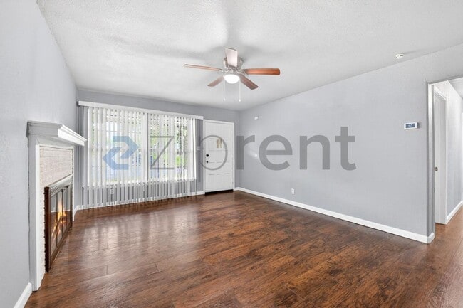 Building Photo - 2332 Grandview Dr