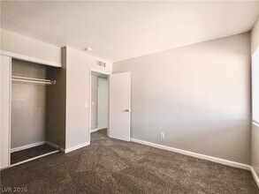 Building Photo - 1405 Vegas Valley Dr