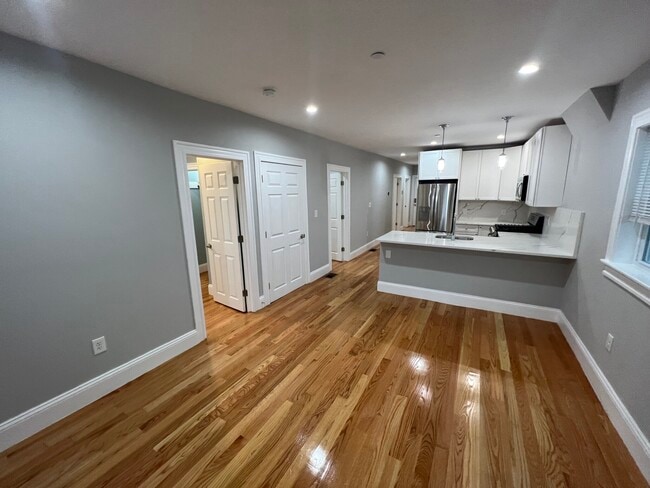 Building Photo - 15 Harold St