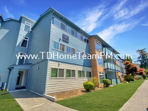 Building Photo - 15152 65th Ave S