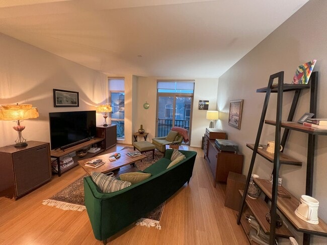 Building Photo - 2 Bedroom 2 Bath Tacoma Townhome
