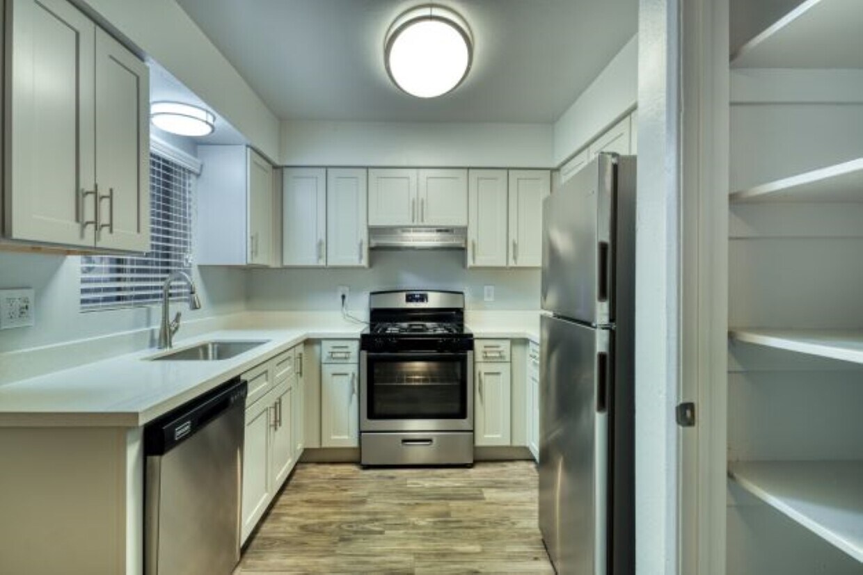 Connect on Missouri Apartments in Phoenix, AZ