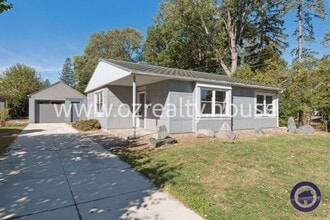 Building Photo - 6025 Summit St
