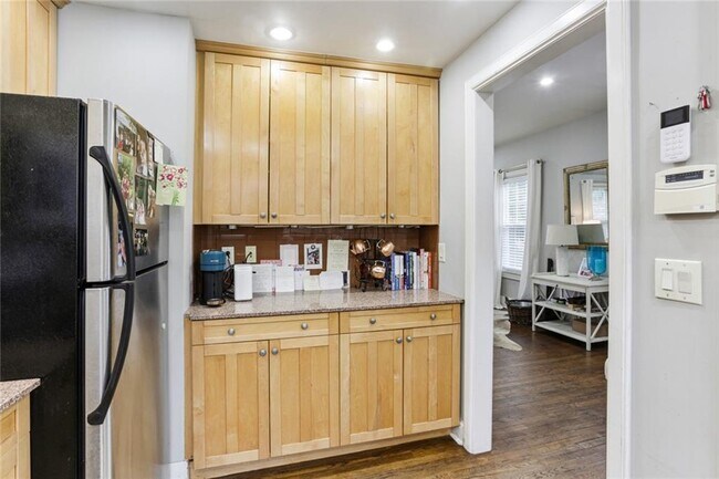 Building Photo - 438 Deering Rd NW