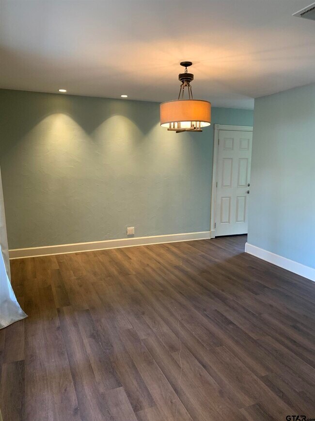 Foto del edificio - 3110 Faith Ln