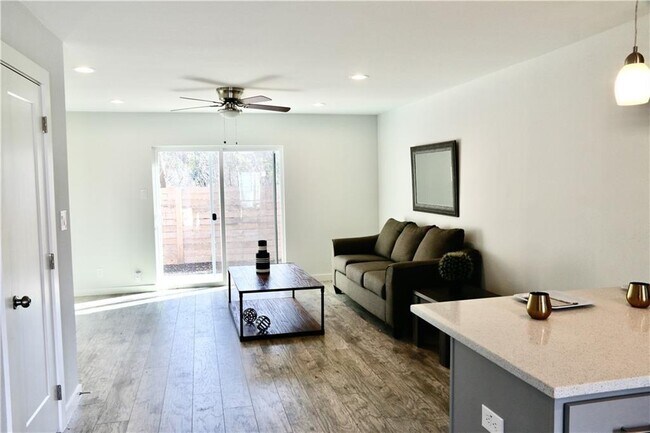 Foto del edificio - 3812 Southway Dr