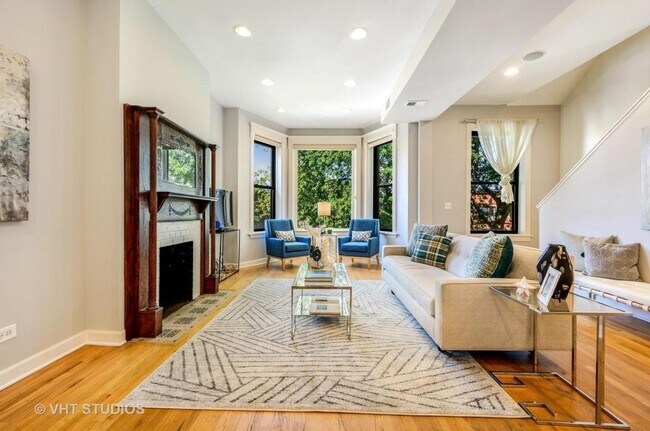 Foto del edificio - 3713 N Sheffield Ave