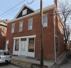 Building Photo - 694 Kerr St