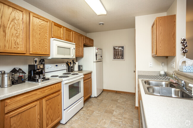 1HAB, 1BA - 819 ft² - Tiverton Court Apartments