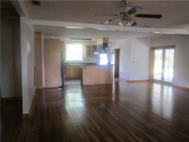 Foto del edificio - 1112 Dean Forest Rd