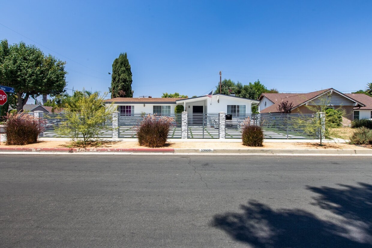 22329 Bassett St, Canoga Park, CA 91303 House for Rent in Canoga Park